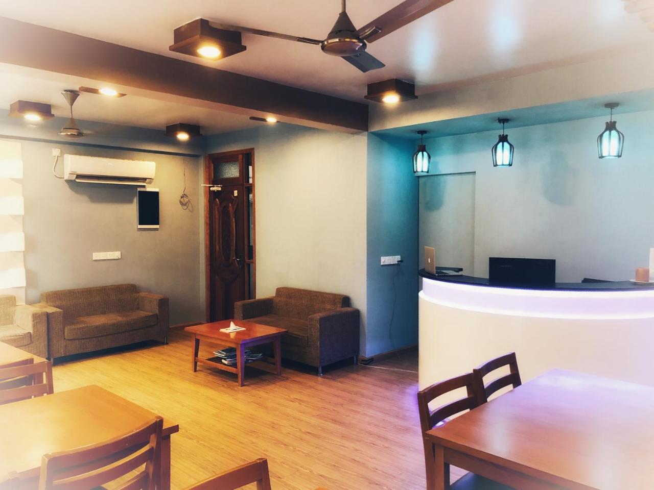 Brize Inn Хулхумале Экстерьер фото